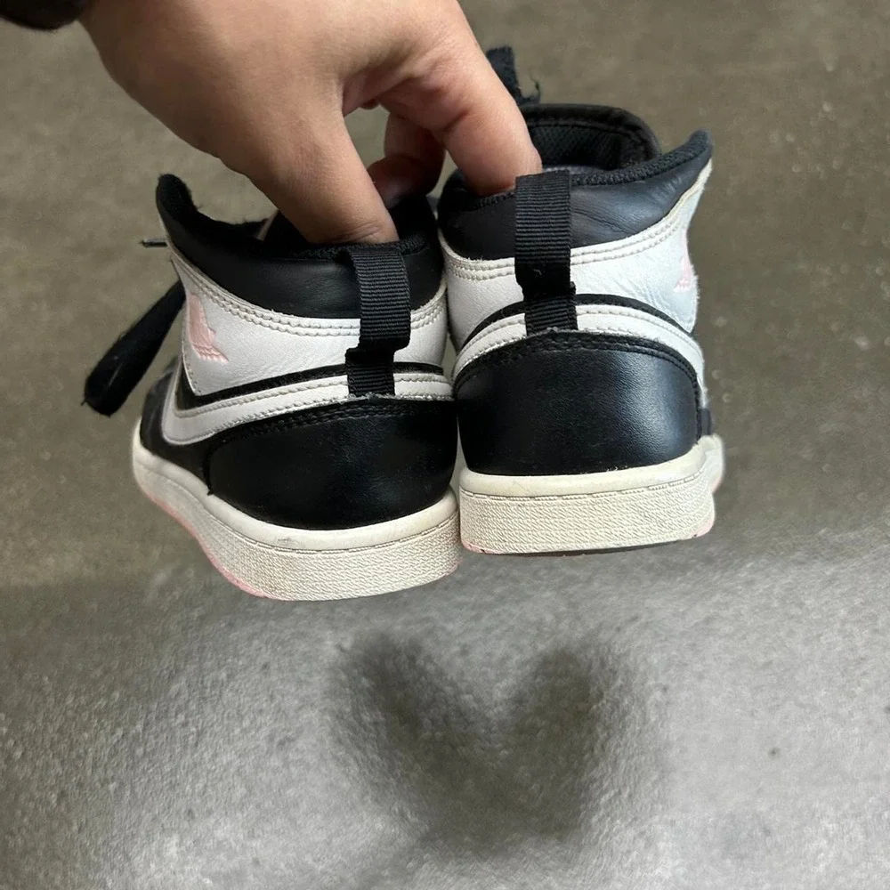 Jordan 1‎ Mid Arctic Pink Black Size 2.5 Youth Women's 4 Sneaker